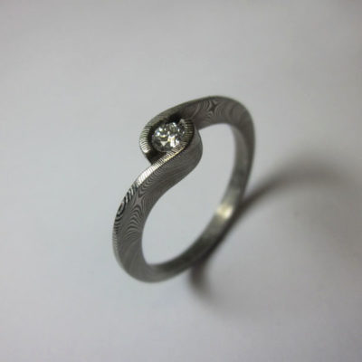 Prsten z nerezové damaškové oceli, briliant 0,1ct