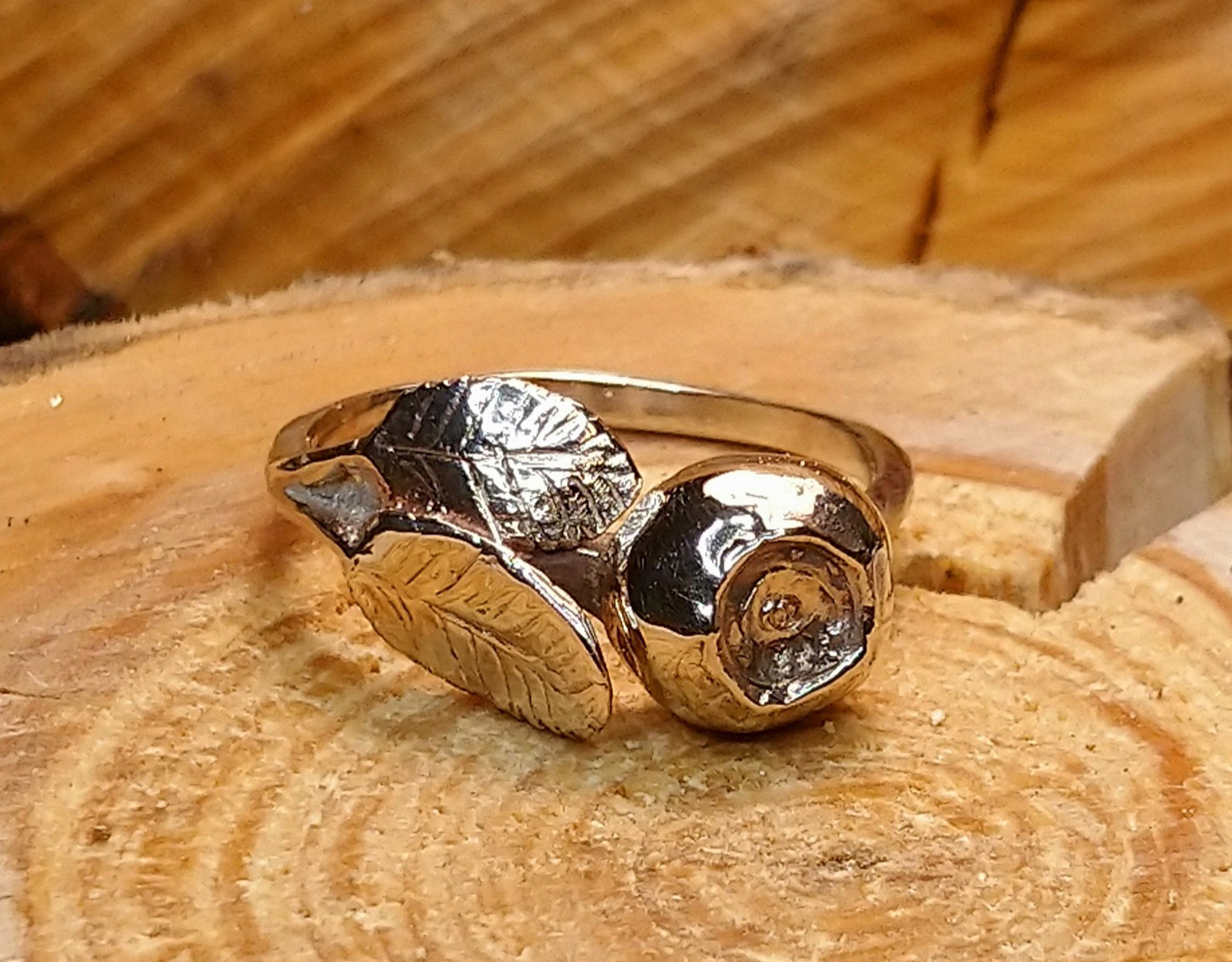 Prsten z bílého zlata "Borůvka"