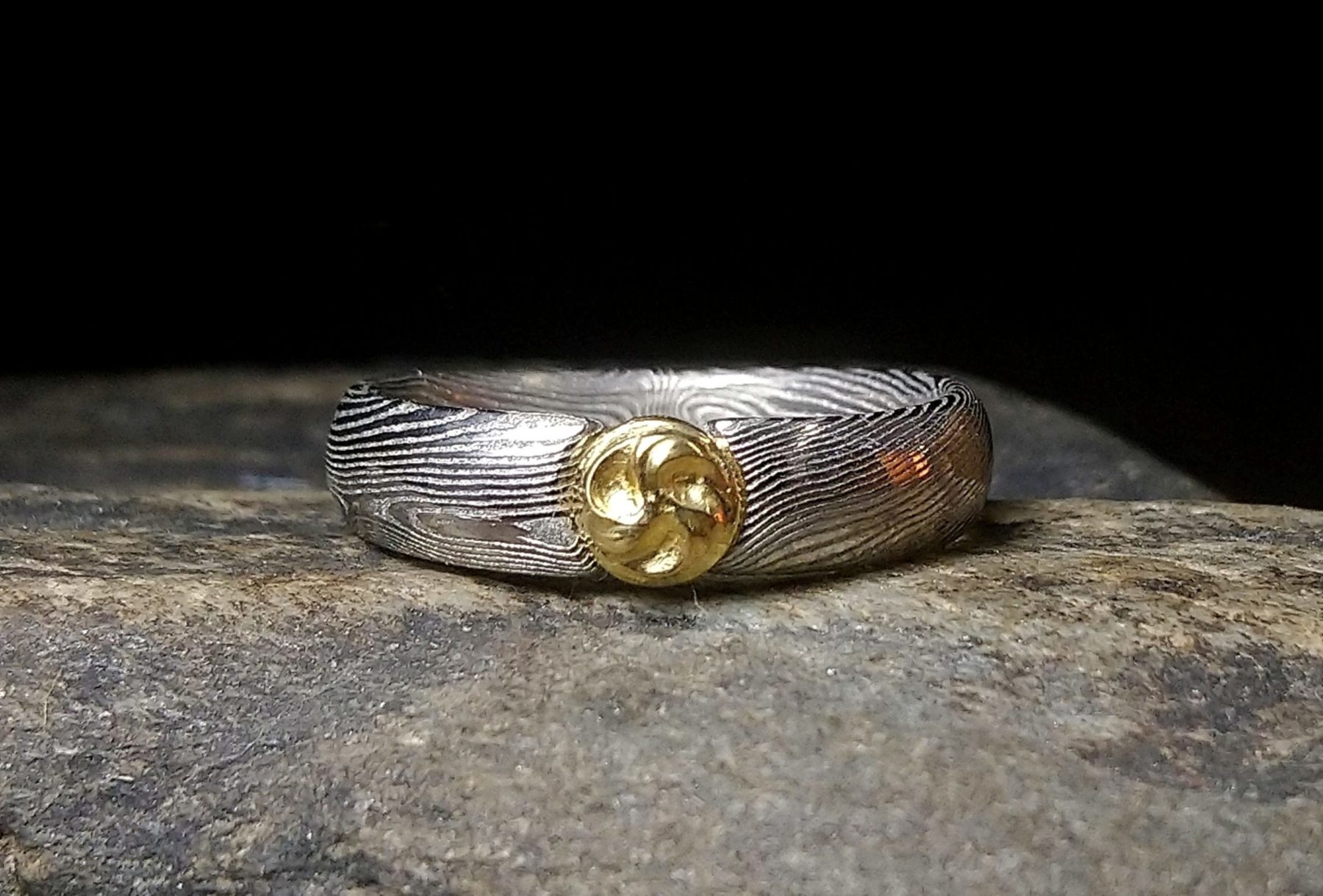 triskelion, prsten z damaskové oceli s keltským ornamentem